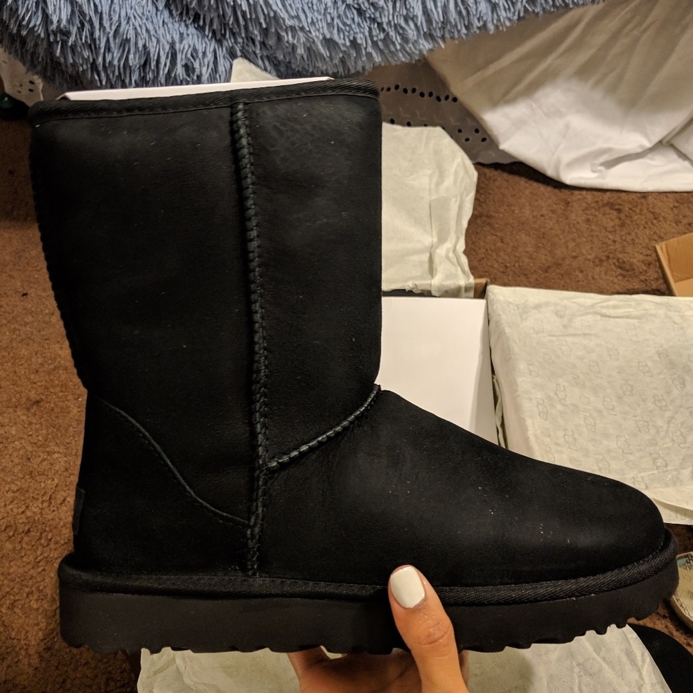 Classic UGG boots size 8 never worn
